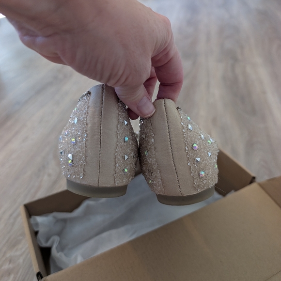 Women's sparkly rhinestone flats shoes bow sequins. Size 7.5. Apricot Neutral - Picture 3 of 4